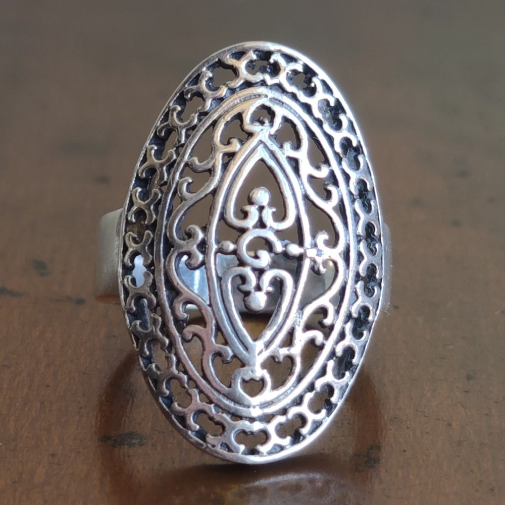 Sterling Silver Oval Detailed Openwork Statement Ring Size 7 - Picture 12 of 12